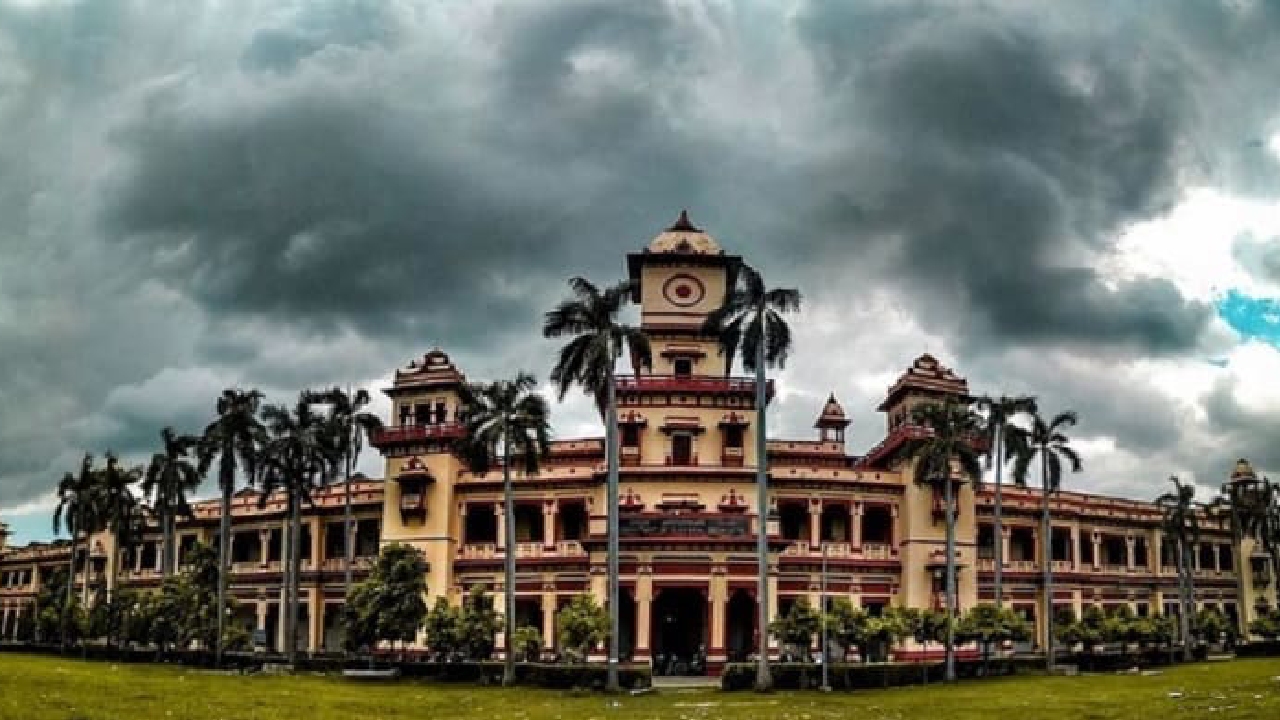 ಬನಾರಸ್‌ ವಿಶ್ವವಿದ್ಯಾಲಯ ಕೊತಕೊತ; ವಿದ್ಯಾರ್ಥಿ, ಸಿಬ್ಬಂದಿಯ ನಡುವೆ ಘರ್ಷಣೆ