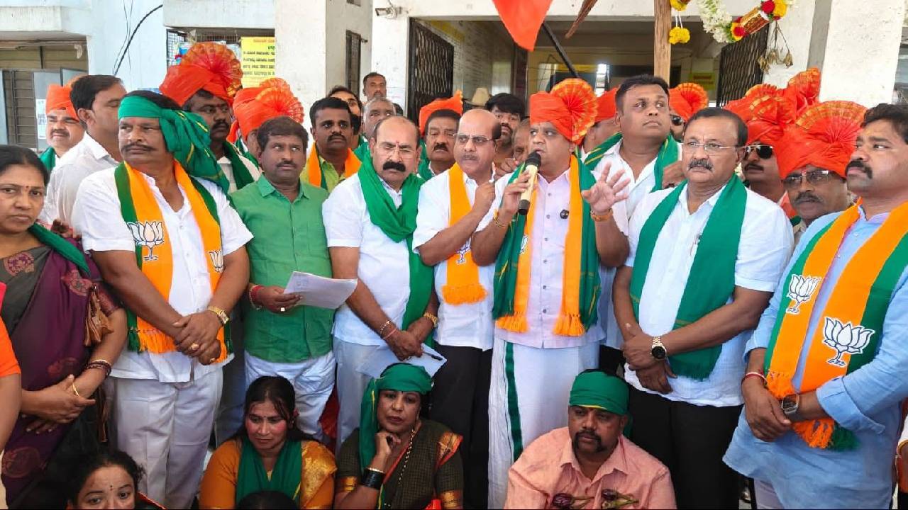 BJP Protest: ರೈತರ ವಿವಿಧ ಬೇಡಿಕೆಗಳ ಈಡೇರಿಕೆಗೆ ಆಗ್ರಹ; ನೆಲಮಂಗಲದಲ್ಲಿ ಬಿಜೆಪಿ ರೈತ ಮೋರ್ಚಾದಿಂದ ಬೃಹತ್ ಪ್ರತಿಭಟನೆ