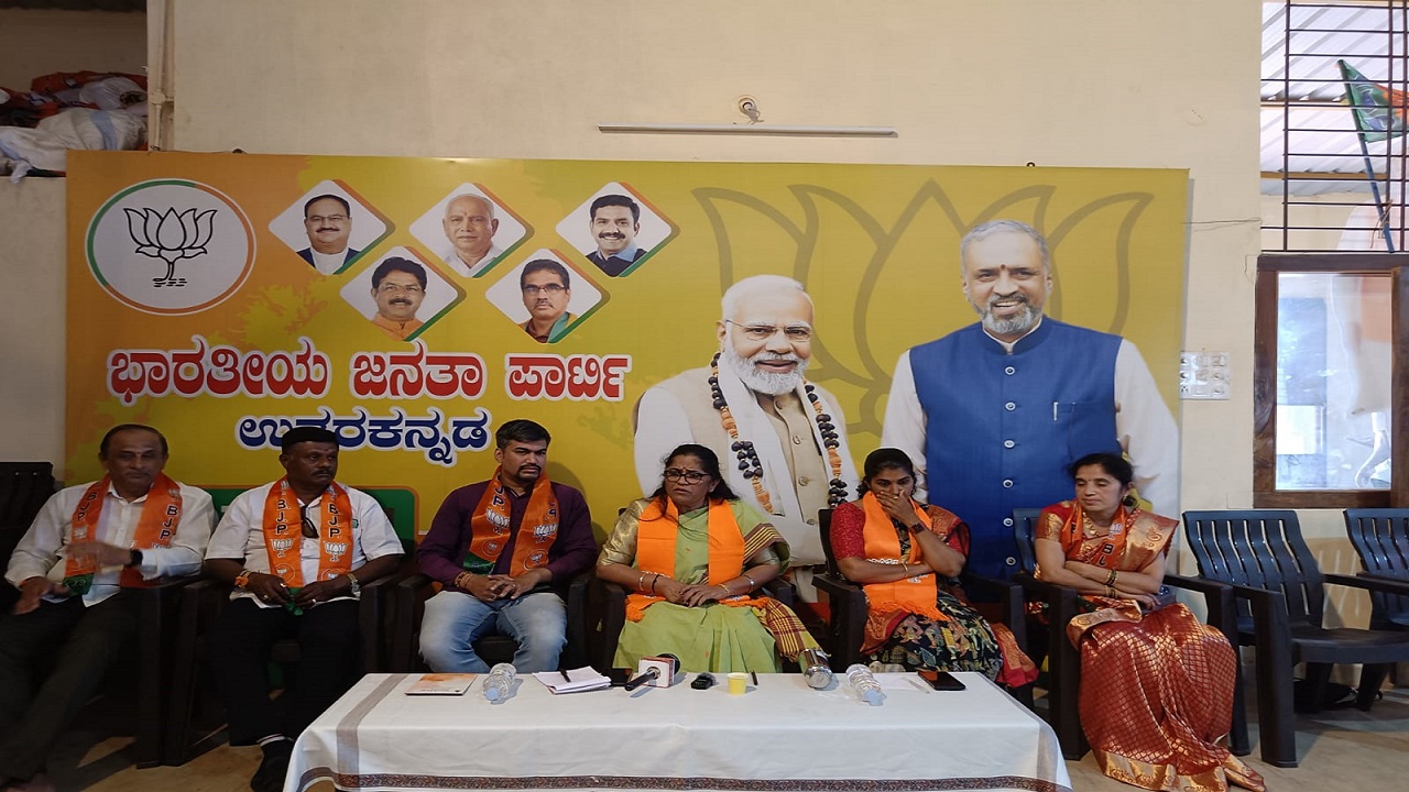 ಮಹಿಳಾ ಆಯೋಗ ಕಾಂಗ್ರೆಸ್ ಹಾಕುವ ಬಿಸ್ಕೆಟ್ ಗೆ ಸೀಮಿತವಾಗಿದೆ