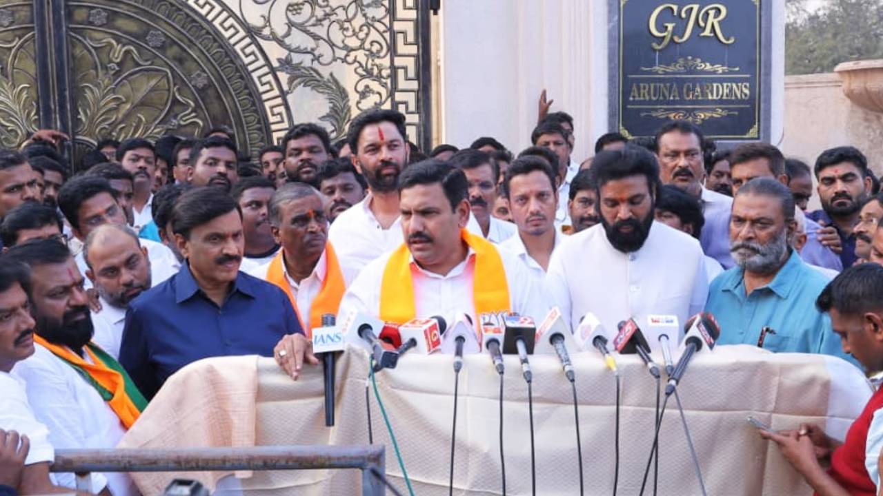 ಬಳ್ಳಾರಿ ಘರ್ಷಣೆ; ಮೊದಲು ಕಾಂಗ್ರೆಸ್‌ ಶಾಸಕನನ್ನು ಒಳಗೆ ಹಾಕಿ ಎಂದ ವಿಜಯೇಂದ್ರ