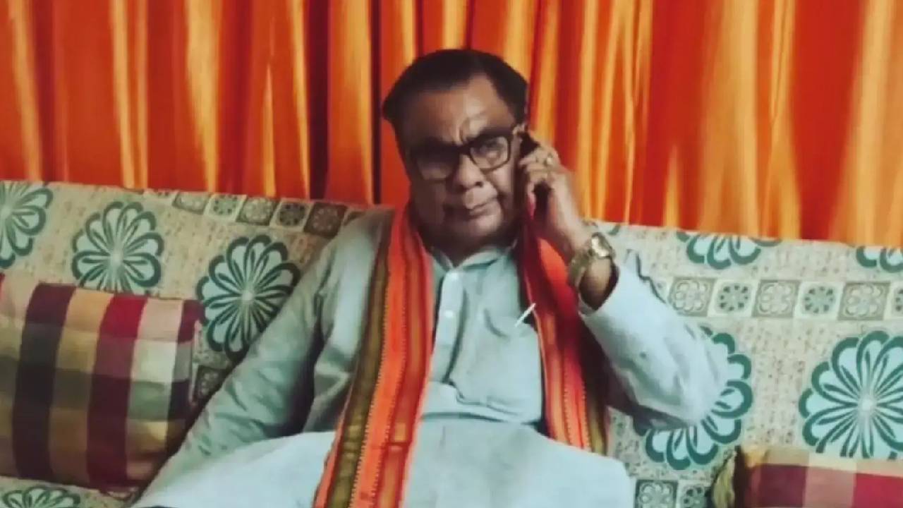 Babban Singh Raghuvanshi: ಡ್ಯಾನ್ಸರ್‌ ಜತೆ ಬಿಜೆಪಿ ನಾಯಕನ ಅನುಚಿತ ವರ್ತನೆ; ತೊಡೆ ಮೇಲೆ ಕೂರಿಸಿ ಮುತ್ತಿನ ಮಳೆಗೆರೆದ!
