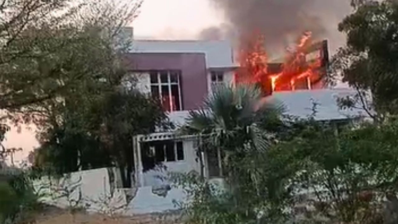 ಬಳ್ಳಾರಿಯಲ್ಲಿ ಜನಾರ್ದನ ರೆಡ್ಡಿ ಮಾಡೆಲ್ ಹೌಸ್‌ಗೆ ಬೆಂಕಿ