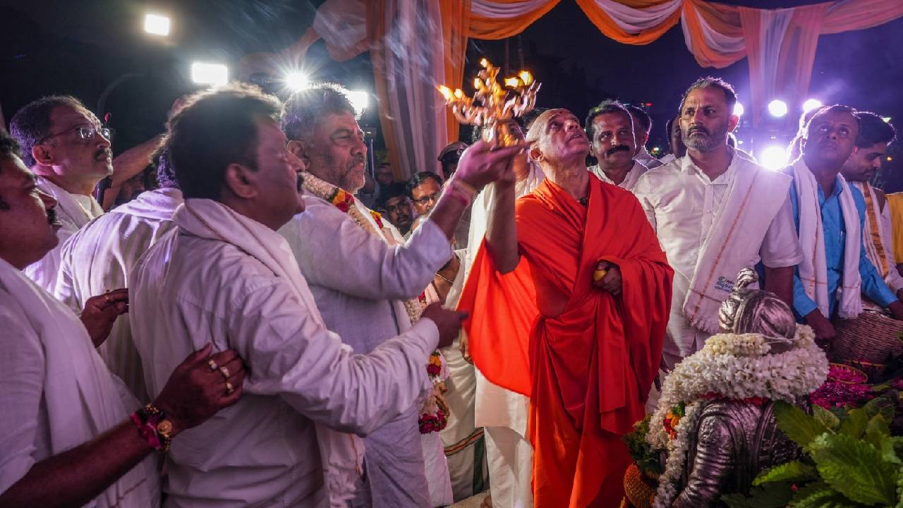 ವಿಜೃಂಭಣೆಯಿಂದ ನಡೆದ ಬೆಂಗಳೂರಿನ ಐತಿಹಾಸಿಕ ಬಂಡಿದೇವರ ಉತ್ಸವ