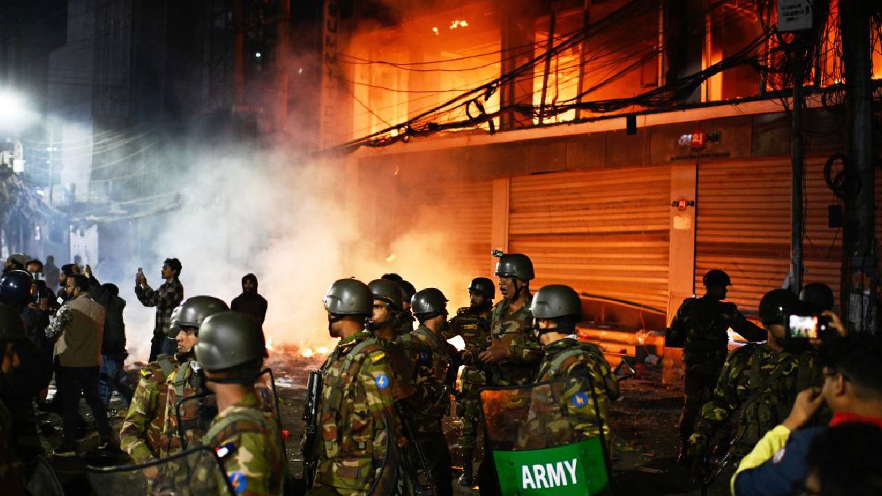 ಉಸ್ಮಾನ್ ಹಾದಿ ಸಾವು; ಬಾಂಗ್ಲಾದಲ್ಲಿ ಮತ್ತೆ ಭುಗಿಲೆದ್ದ ಹಿಂಸಾಚಾರ