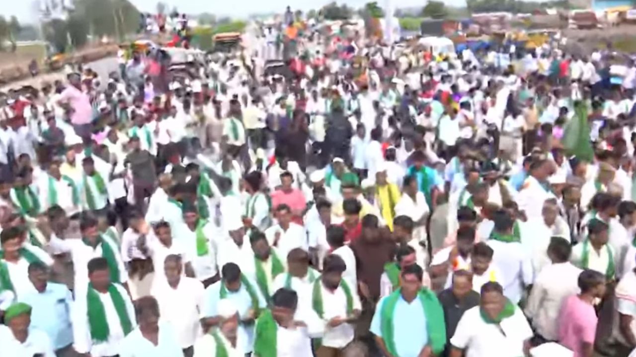 ಬೆಳಗಾವಿಯಲ್ಲಿ ರೈತರ ಹೋರಾಟ; ಕಲ್ಲುತೂರಾಟ ಹಿನ್ನೆಲೆ ಲಾಠಿಚಾರ್ಜ್‌