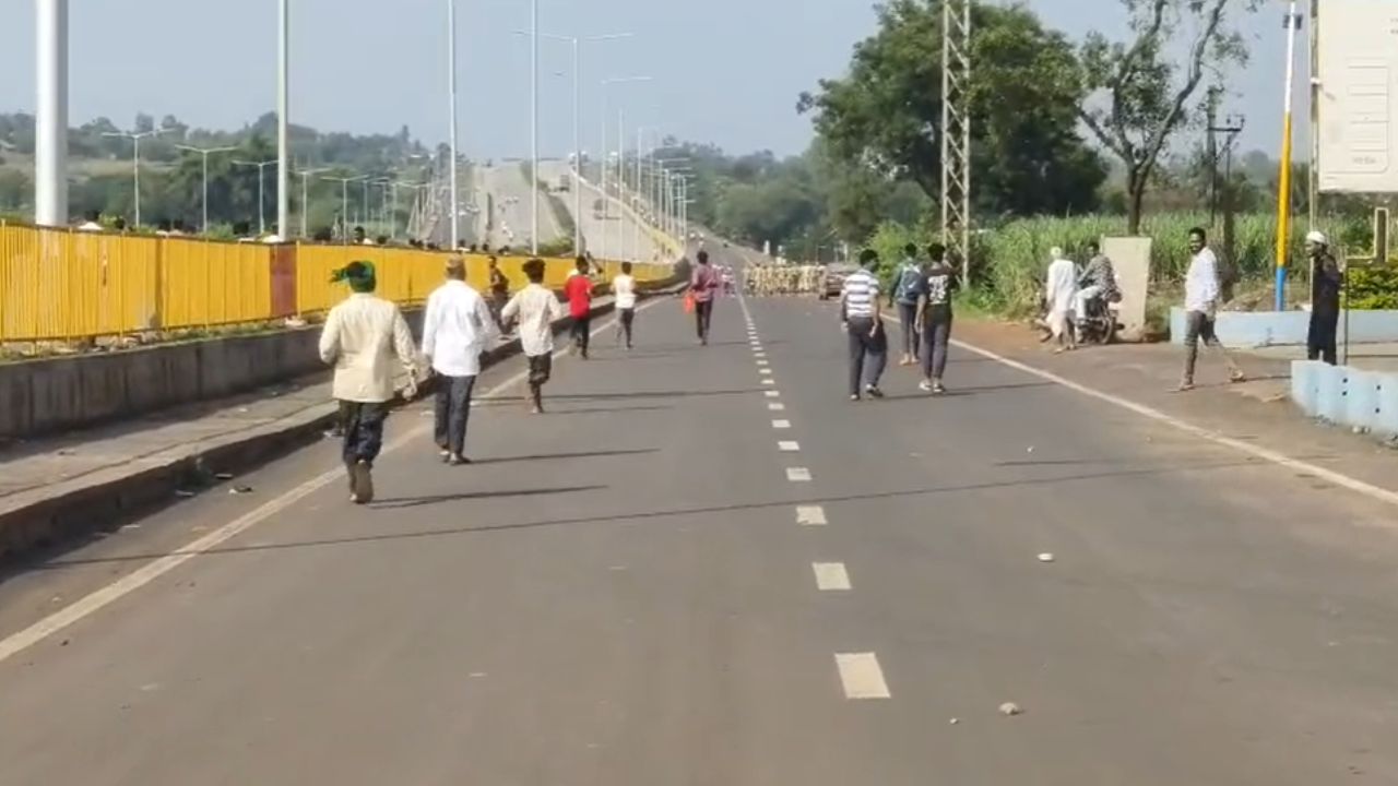 3 ಕಿ.ಮೀ.ವರೆಗೆ ಪೊಲೀಸರನ್ನು ಬೆನ್ನಟ್ಟಿ ಕಲ್ಲು ತೂರಾಟ ನಡೆಸಿದ ರೈತರು