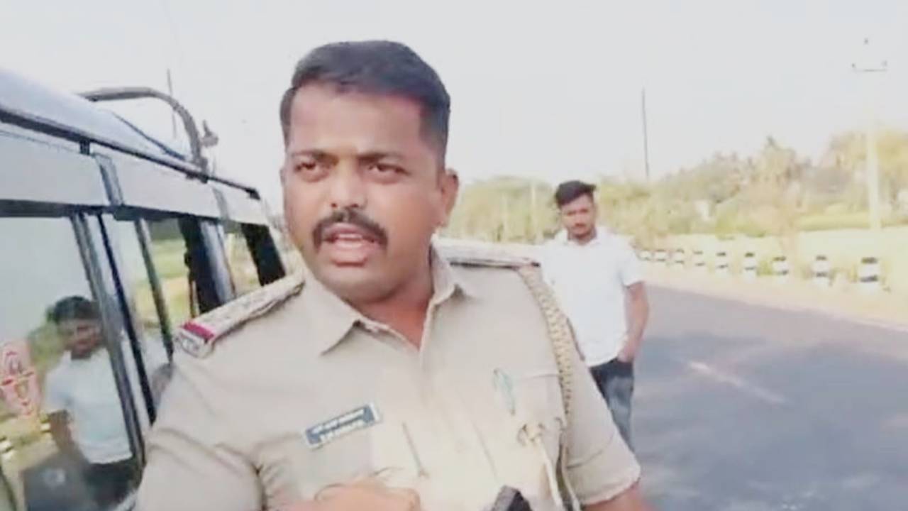 Belagavi News: ಹೆಲ್ಮೆಟ್ ಕೇಳಿದ್ದಕ್ಕೆ ಅಟ್ರಾಸಿಟಿ ಕೇಸ್ ಹಾಕುವುದಾಗಿ ಧಮ್ಕಿ; ಸಚಿವ ಸತೀಶ್ ಜಾರಕಿಹೊಳಿ ಹೆಸರಲ್ಲಿ ಪುಂಡಾಟ