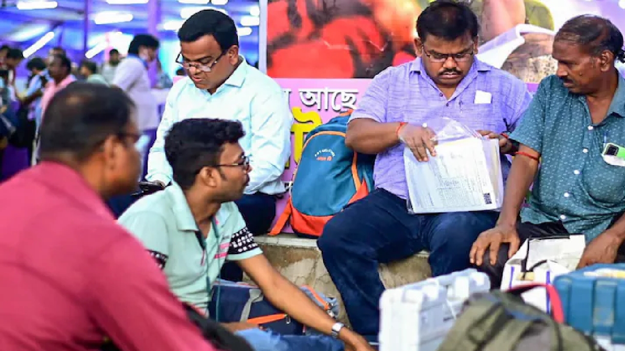 Bengal SIR Draft List: ಬಂಗಾಳದ SIR ಕರಡು ಪಟ್ಟಿ ಪ್ರಕಟ;  58 ಲಕ್ಷಕ್ಕೂ ಅಧಿಕ ಮತದಾರರ ಹೆಸರು ಡಿಲಿಟ್‌! ಚುನಾವಣಾ ಆಯೋಗ ಹೇಳಿದ್ದೇನು?