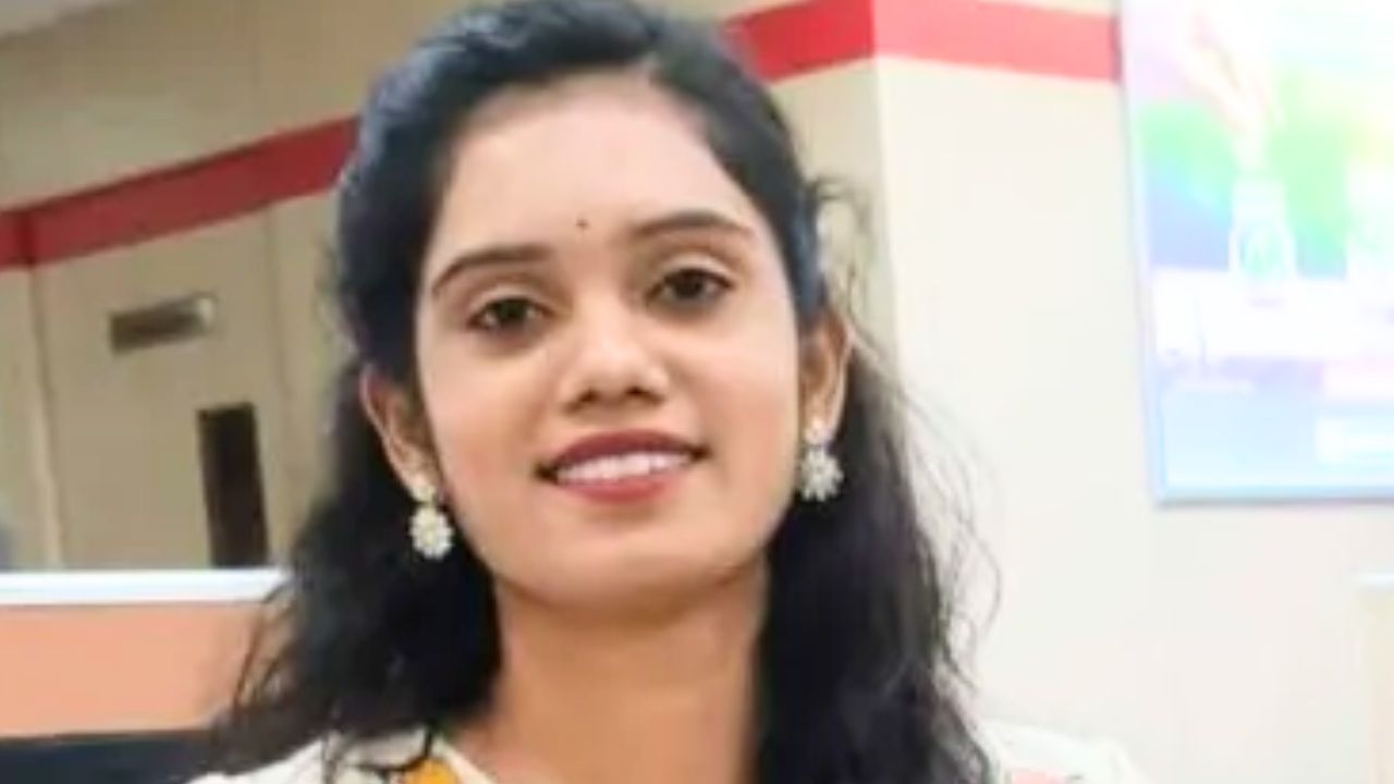 ಬೆಂಗಳೂರಿನಲ್ಲಿ ರಸ್ತೆ ದಾಟುವ ವೇಳೆ ಬೈಕ್‌ ಡಿಕ್ಕಿಯಾಗಿ ಯುವತಿ ದುರ್ಮರಣ