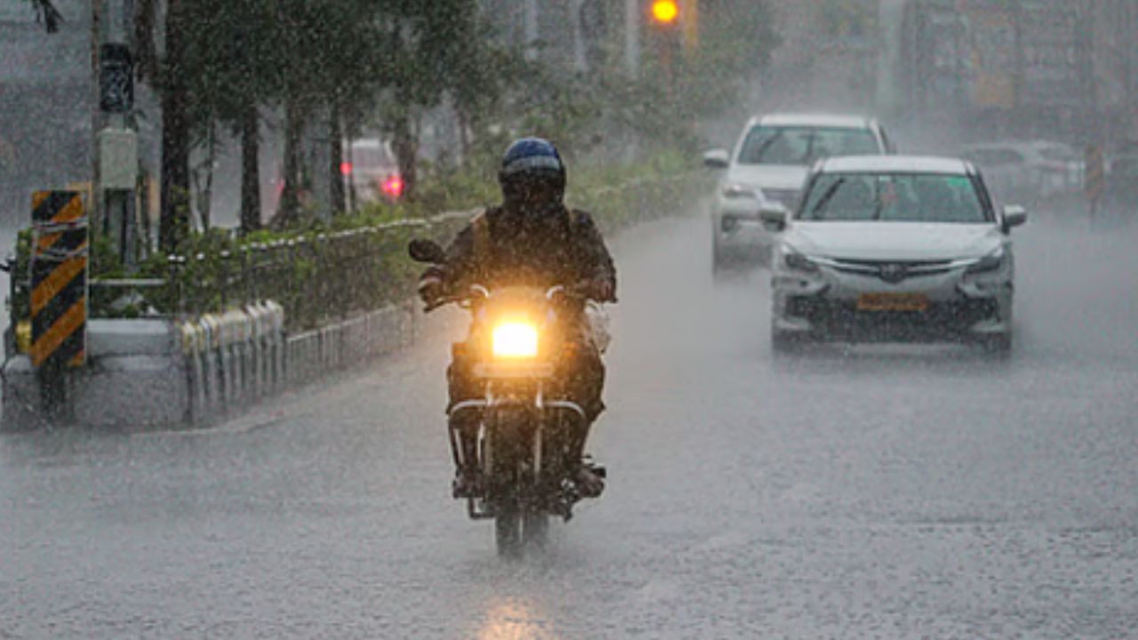 Karnataka Weather: ಹವಾಮಾನ ವರದಿ; ನಾಳೆ ಮೈಸೂರು, ಮಂಡ್ಯ ಸೇರಿ ಈ ಜಿಲ್ಲೆಗಳಲ್ಲಿ ಹಗುರ ಮಳೆ ಸಾಧ್ಯತೆ