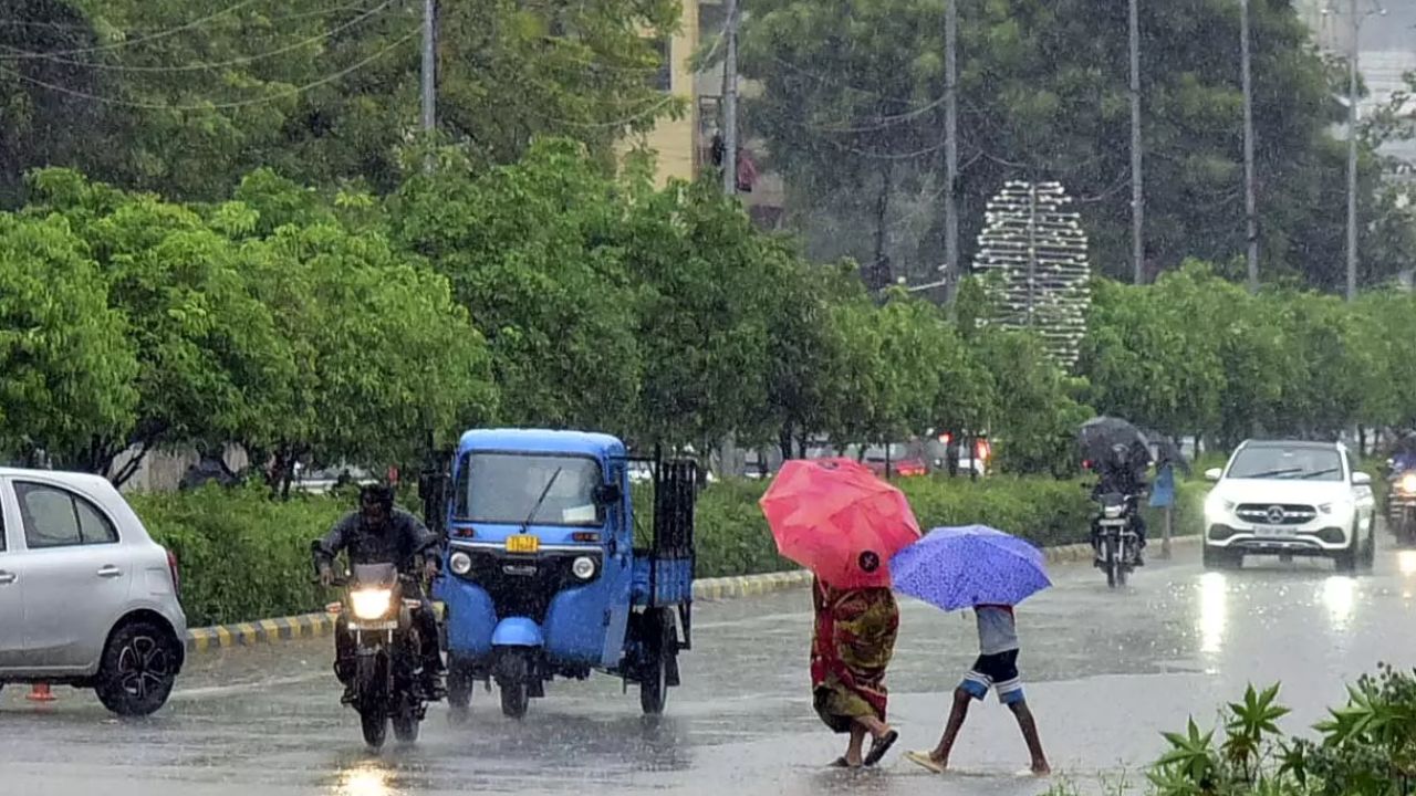 Karnataka Weather:‌ ಮುಂದಿನ 3 ದಿನ ರಾಜ್ಯದ ಹಲವು ಜಿಲ್ಲೆಗಳಲ್ಲಿ ಗುಡುಗು ಸಹಿತ ಮಳೆ; ಯೆಲ್ಲೋ ಅಲರ್ಟ್ ಘೋಷಣೆ