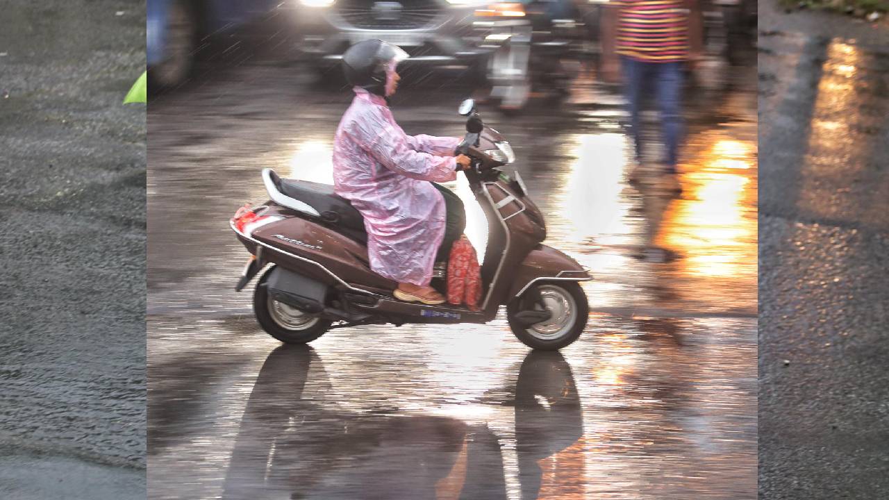Bengaluru Rains: ರಾಜಧಾನಿಯಲ್ಲಿ ಮುಂದುವರಿದ ಮಳೆಯ ಅಬ್ಬರ; ಸಂಚಾರ ದಟ್ಟಣೆಗೆ ಸವಾರರು ಹೈರಾಣ! - Image 4