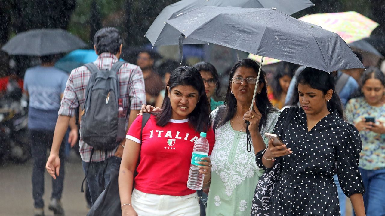 Karnataka Weather: ರೆಡ್‌ ಅಲರ್ಟ್‌; ಇಂದು ಕರಾವಳಿ ಜಿಲ್ಲೆಗಳಲ್ಲಿ ಧಾರಾಕಾರ ಮಳೆ ನಿರೀಕ್ಷೆ