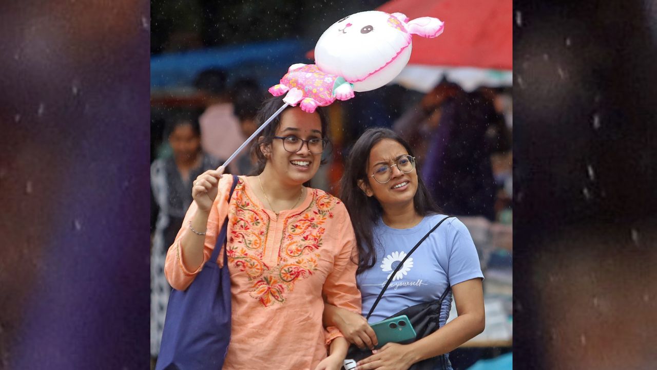 Bengaluru Rains: ಬೆಂಗಳೂರಿನಲ್ಲಿ ಮುಂದುವರಿದ ಮಳೆ; ವಾತಾವರಣ ಕೂಲ್ ಕೂಲ್ - Image 8