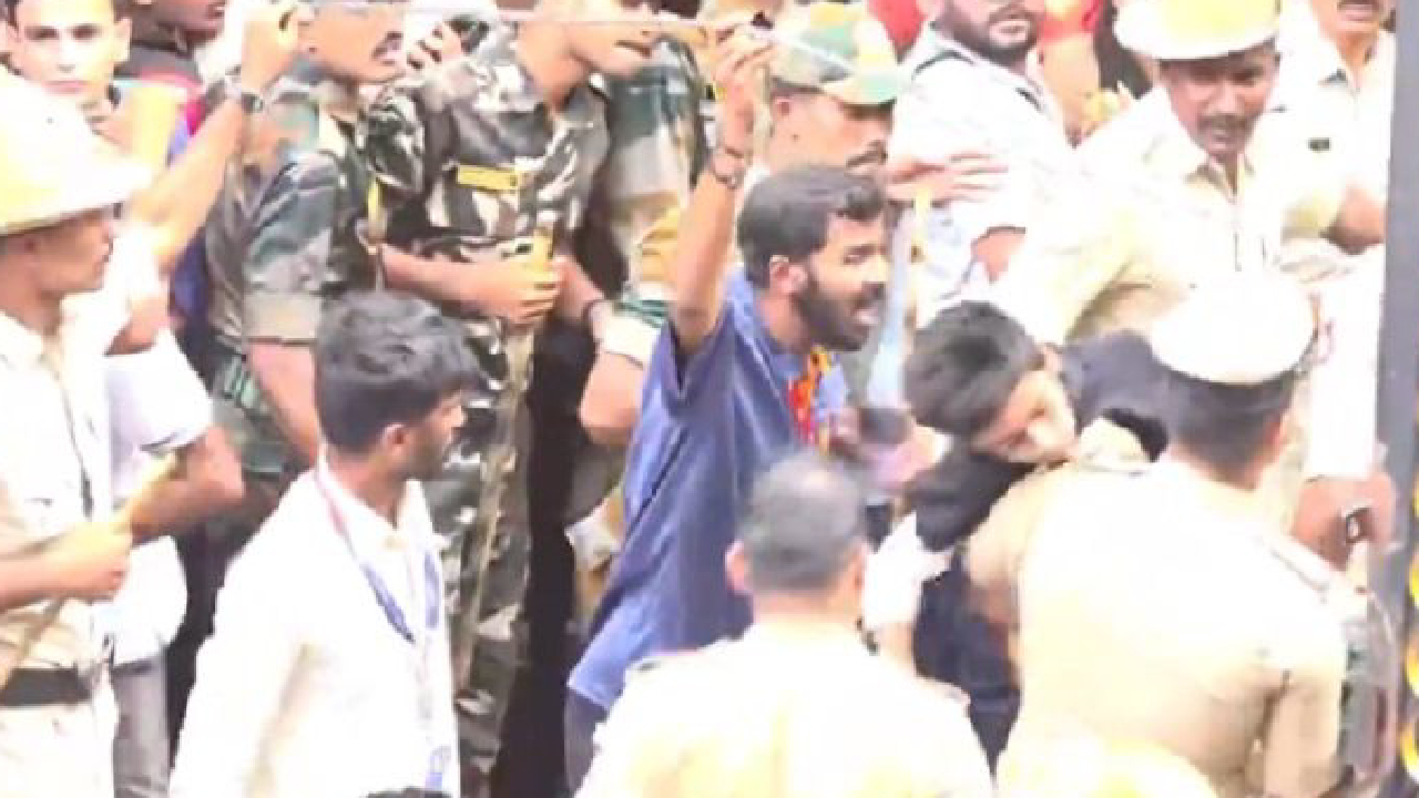 Bengaluru Stampede: ಬೆಂಗಳೂರು ಕಾಲ್ತುಳಿತ ದುರಂತ; 11 ಮಂದಿಯೂ ಉಸಿರುಗಟ್ಟಿ ಸಾವು, ಮರಣೋತ್ತರ ಪರೀಕ್ಷೆಯಲ್ಲಿ ದೃಢ