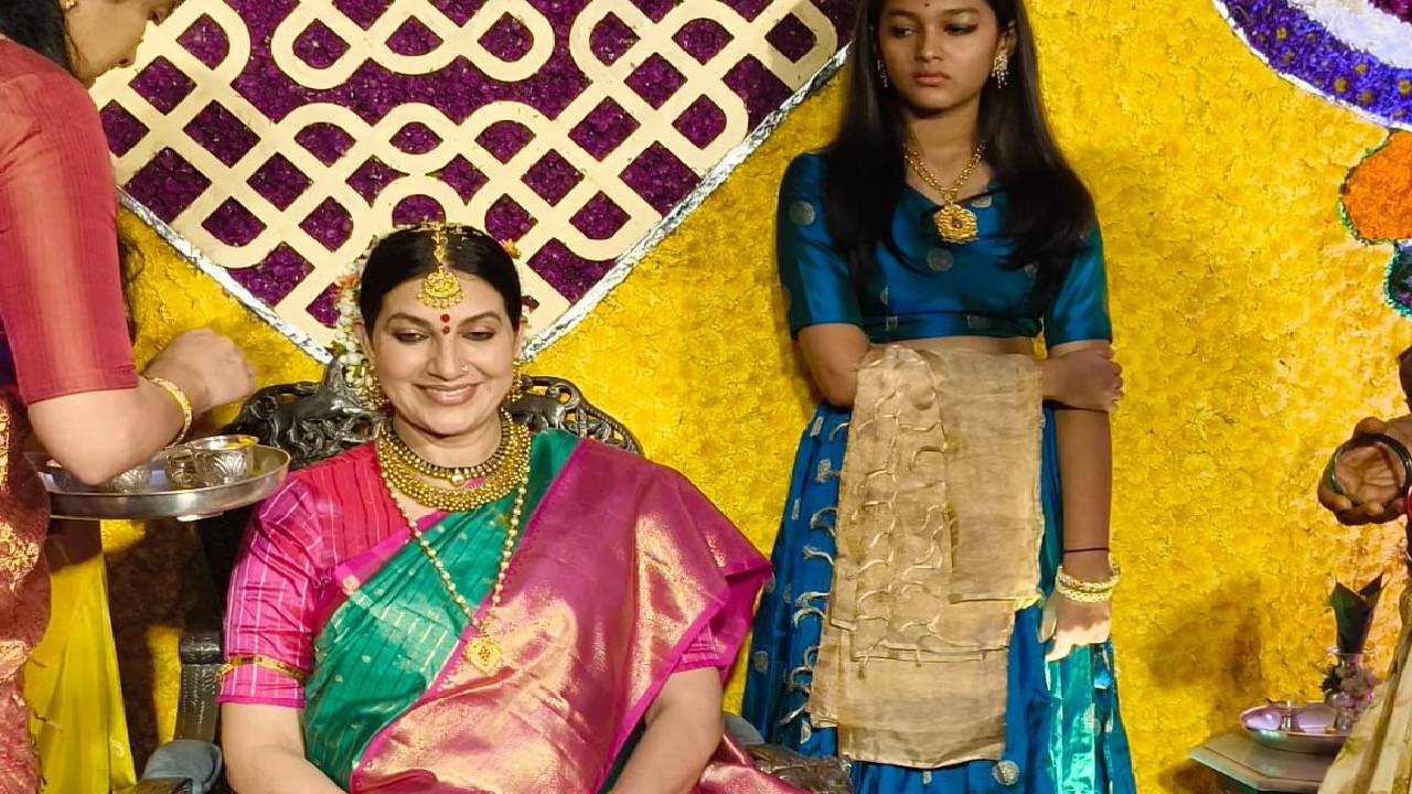 Bhavana Ramanna: ಅವಳಿ ಮಕ್ಕಳಿಗೆ ತಾಯಿಯಾಗುತ್ತಿರುವ ಭಾವನಾಗೆ ಸೀಮಂತ ಶಾಸ್ತ್ರ; ಫೋಟೋಸ್ ನೋಡಿ - Image 5