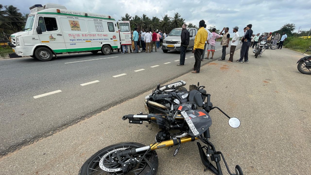 3 ಬೈಕ್ಗಳ ನಡುವೆ ಸರಣಿ ಅಪಘಾತ; ವೃದ್ಧ ಸಾವು, ಮೂವರಿಗೆ ಗಂಭೀರ ಗಾಯ