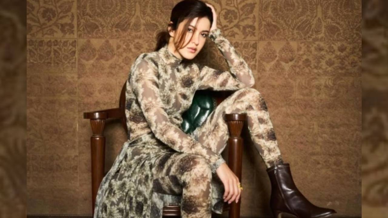 Star Fashion 2026: ಕ್ಯಾಟ್ ಸೂಟ್‌ ಟ್ರೆಂಡಿಯಾಗಿಸಿದ ಶನಾಯಾ ಕಪೂರ್‌ - Image 1