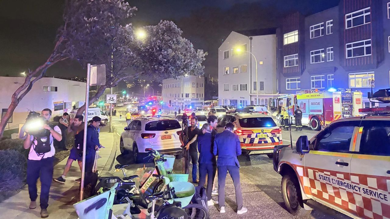 ಆಸ್ಟ್ರೇಲಿಯಾ ಗುಂಡಿನ ದಾಳಿಯಲ್ಲಿ  ಆಪದ್ಬಾಂದವನಾದ ಹಣ್ಣಿನ ವ್ಯಾಪಾರಿ