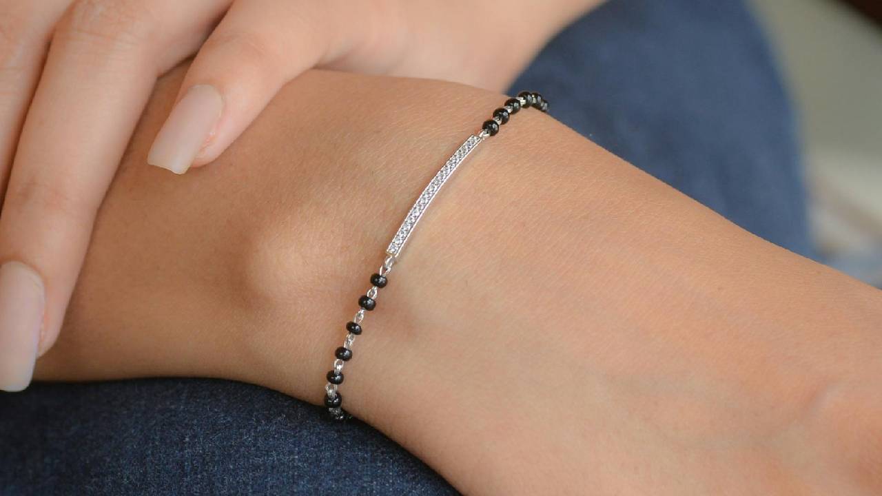 Jewel Fashion 2025: ಕೈಗಳ ಅಂದ ಹೆಚ್ಚಿಸುವ ಬ್ರೇಸ್ಲೆಟ್ ಆಗಿ ಬದಲಾದ ಕರಿಮಣಿ ಸರ - Image 2