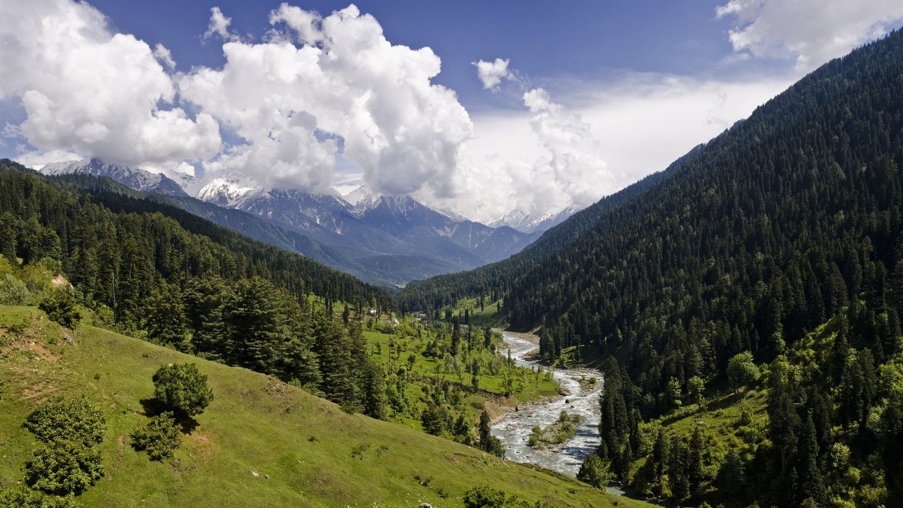 ಪ್ರವಾಸ ತಾಣಗಳ ಅಭಿವೃದ್ಧಿ, ವಿದೇಶ ಪ್ರಯಾಣ ಅಗ್ಗ