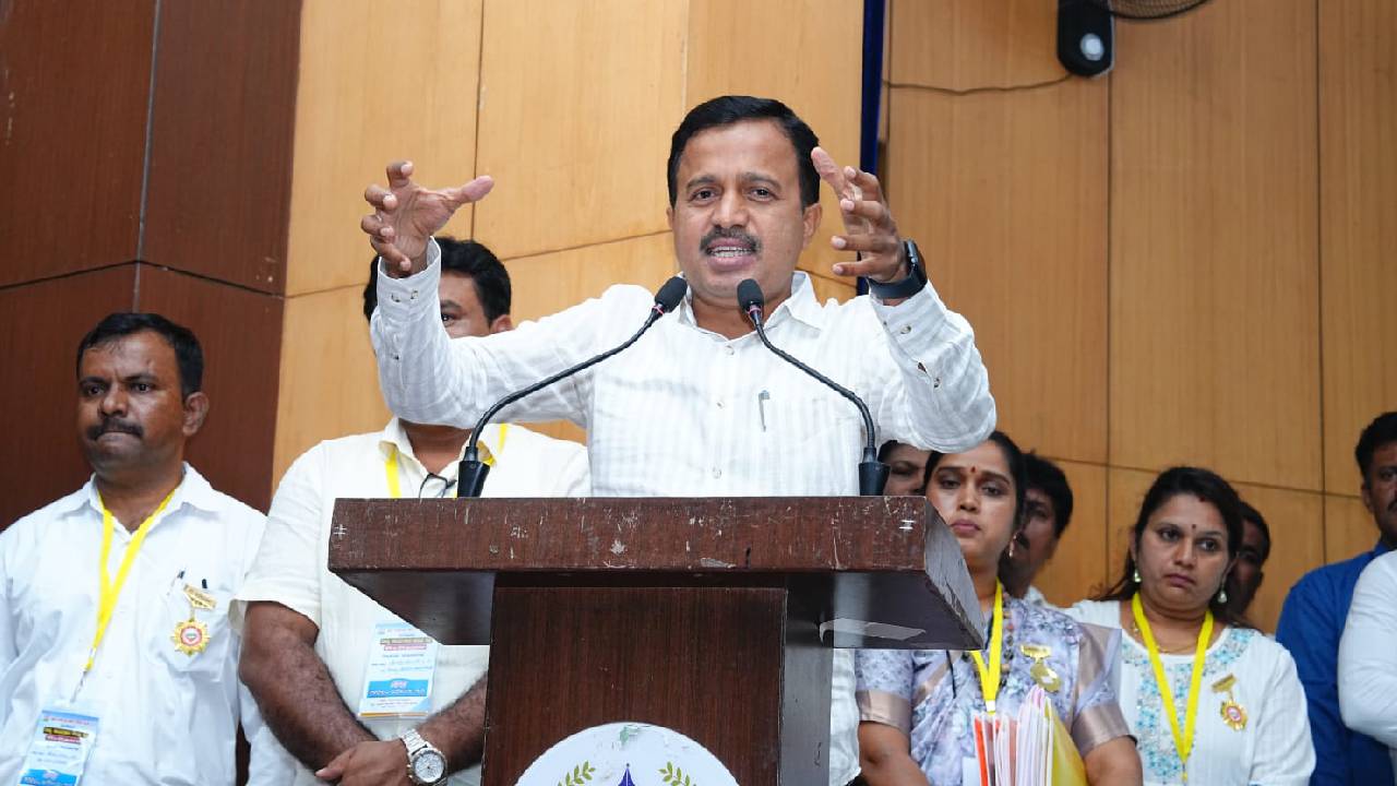 Government Employees: ಒಪಿಎಸ್‌ ಜಾರಿಗಾಗಿ ಹೋರಾಟಕ್ಕೆ ಸಿದ್ಧ: ಸಿ.ಎಸ್. ಷಡಾಕ್ಷರಿ