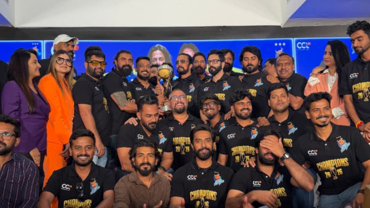 ಸಿಸಿಎಲ್ ಟ್ರೋಫಿ ಫ್ಯಾನ್ಸ್‌ಗೆ ಅರ್ಪಿಸಿದ ಕಿಚ್ಚ