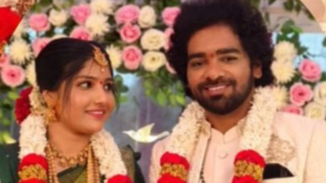 Photos: ʻಗಿಚ್ಚಿ ಗಿಲಿಗಿಲಿʼ ಖ್ಯಾತಿಯ ಚಿಲ್ಲರ್‌ ಮಂಜು ಮದುವೆ ಫಿಕ್ಸ್;‌ ಹುಡುಗಿ ಯಾರು? ಎಂಗೇಜ್‌ಮೆಂಟ್‌ ಆಗಿದ್ದೆಲ್ಲಿ? - Image 3