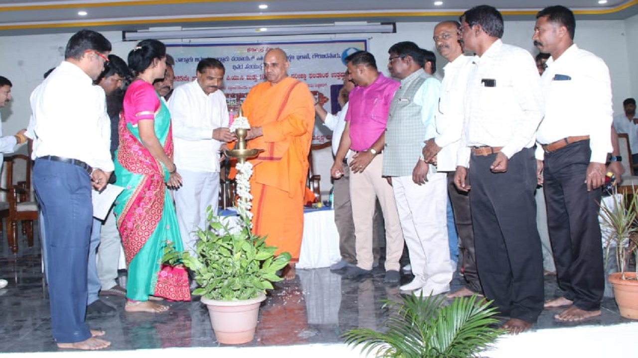 Chikkaballapur News: ಪಾಠ ಮಾಡುವ ಮಕ್ಕಳಿಗೂ ಭೇದಭಾವ ಮಾಡದೇ ಆತ್ಮಸಾಕ್ಷಿಯಾಗಿ ಶಿಕ್ಷಣ ನೀಡಿ