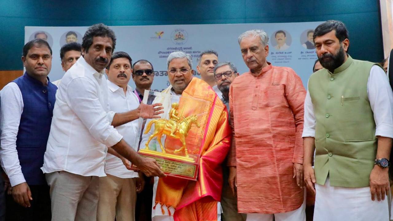 ಬೆಳಗಾವಿಯಲ್ಲಿ ಇ-ಖಾತಾ ಲೋಕಾರ್ಪಣೆಗೊಳಿಸಿದ ಸಿಎಂ ಸಿದ್ದರಾಮಯ್ಯ - Image 5