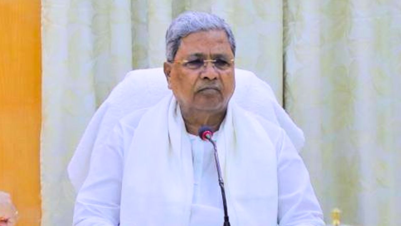 ಬೆಂಗಳೂರಿನ ರಸ್ತೆ ಗುಂಡಿಗಳನ್ನು ಮುಚ್ಚಲು 1 ತಿಂಗಳ ಗಡುವು ನೀಡಿದ ಸಿಎಂ