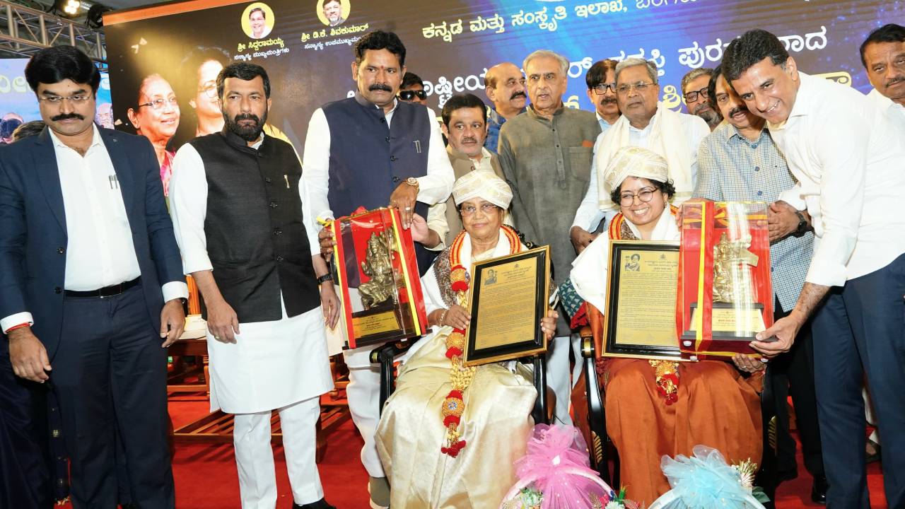 Banu Mushtaq: ಬಾನು ಮುಷ್ತಾಕ್, ದೀಪಾ ಭಾಸ್ತಿ ಅವರಿಗೆ 10 ಲಕ್ಷ ನಗದು ಪುರಸ್ಕಾರ ಘೋಷಿಸಿದ ಸಿಎಂ