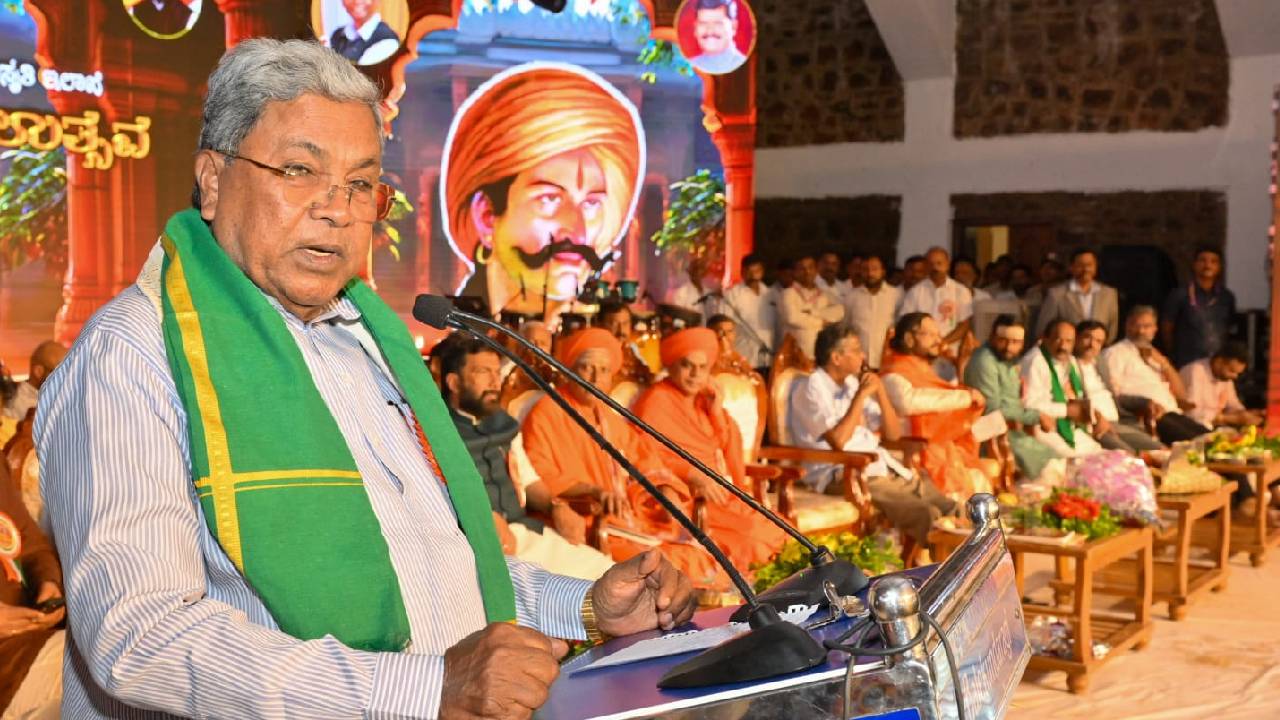 ಭಾರತೀಯರನ್ನು ಪರಸ್ಪರ ಎತ್ತಿಕಟ್ಟಿ ದೇಶವನ್ನು ಬ್ರಿಟಿಷರು ವಶಕ್ಕೆ ಪಡೆದರು: ಸಿಎಂ
