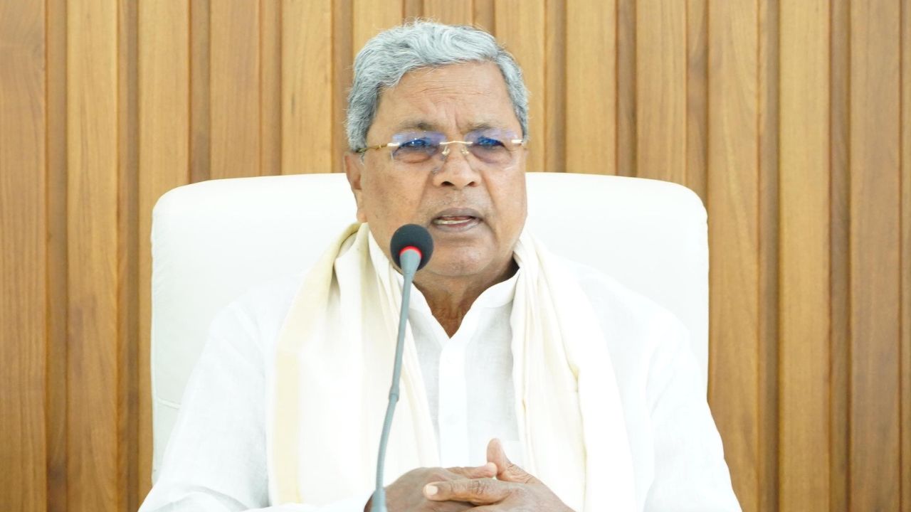 ಕೇರಳದ ಕನ್ನಡ ಶಾಲೆಗಳಲ್ಲಿ ಮಲಯಾಳಂ ಕಲಿಕೆ ಕಡ್ಡಾಯ: ಹೋರಾಟ ಮಾಡುತ್ತೇವೆ ಎಂದ ಸಿಎಂ