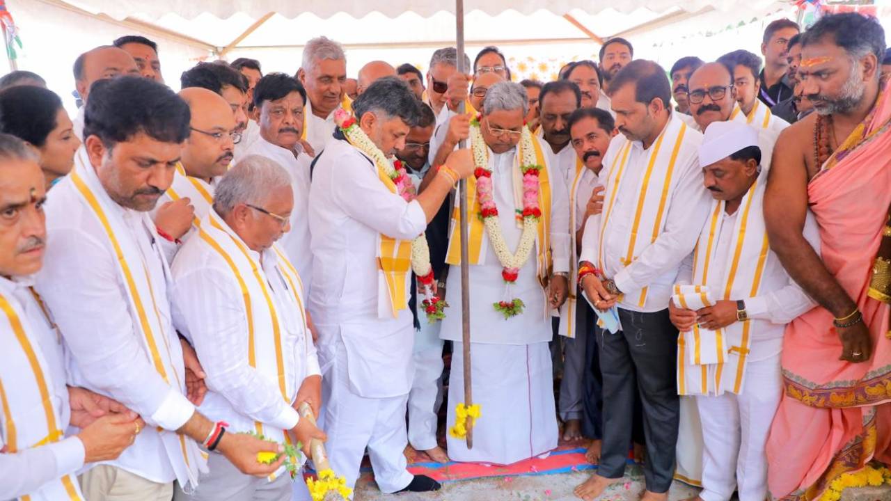 ಇಂದಿರಾಗಾಂಧಿ ಕಾಂಗ್ರೆಸ್ ಭವನಕ್ಕೆ ಭೂಮಿ ಪೂಜೆ ನೆರವೇರಿಸಿದ ಸಿಎಂ