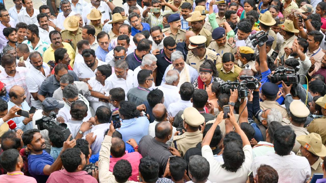 CM's city rounds: ಬೆಂಗಳೂರಿನ ಮಳೆ ಹಾನಿ ಪ್ರದೇಶಗಳಿಗೆ ಸಿಎಂ ಭೇಟಿ; ಮುಲಾಜಿಲ್ಲದೆ ಒತ್ತುವರಿ ತೆರವಿಗೆ ಸೂಚನೆ - Image 4