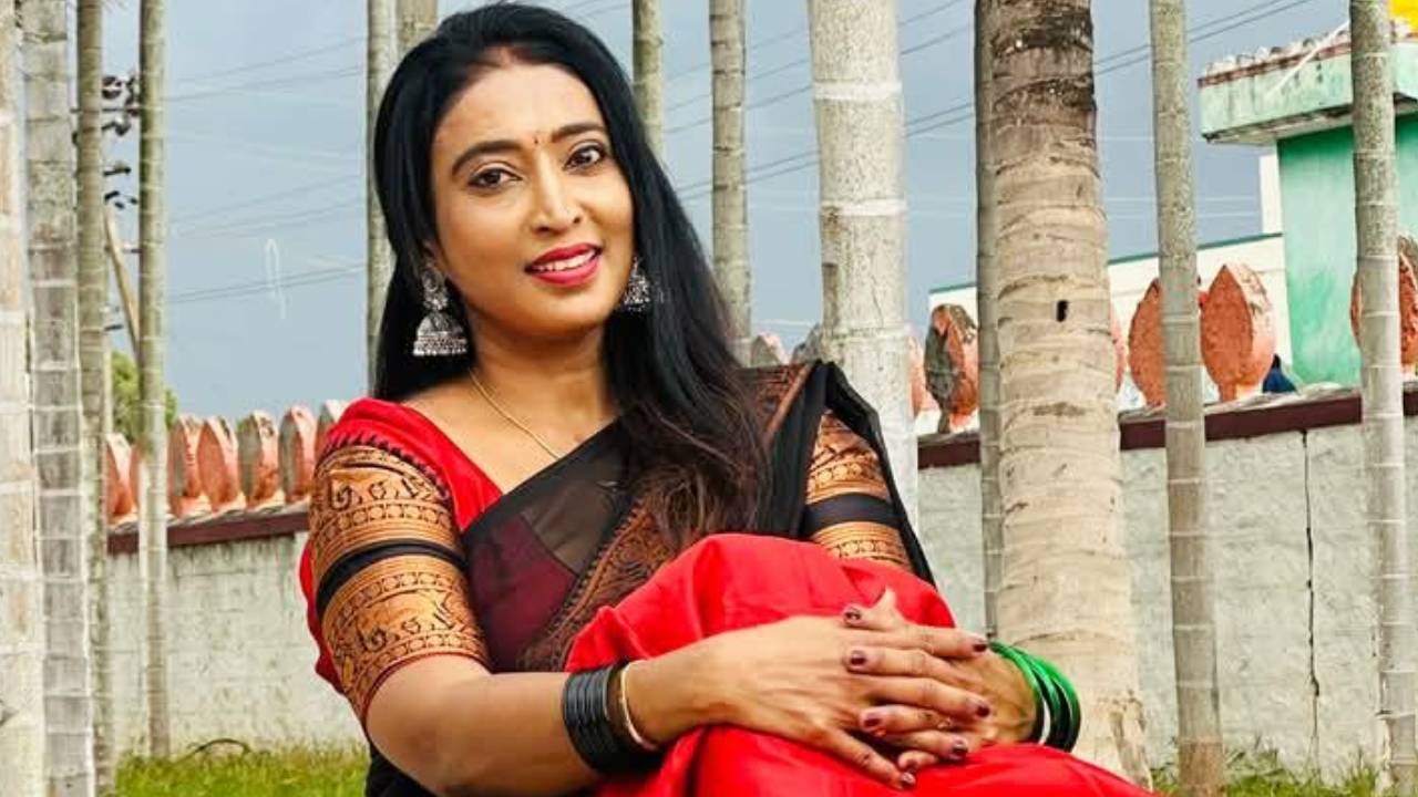 Celebrity Fashion 2025: ಸಿಂಪಲ್ ಲಂಗ-ದಾವಣಿ ಲುಕ್ನಲ್ಲಿ ಮಿಂಚಿದ ನಟಿ ಭೂಮಿಕಾ! - Image 4