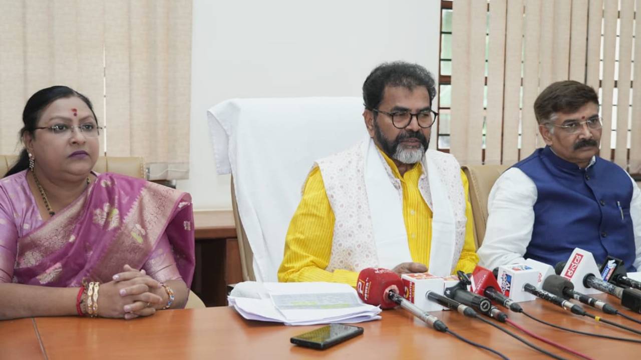 ಗ್ಯಾರಂಟಿಗಳಿಗೆ ಇದುವರೆಗೆ ದಲಿತರ 39 ಸಾವಿರ ಕೋಟಿ ರೂ. ಬಳಕೆ: ಛಲವಾದಿ ನಾರಾಯಣಸ್ವಾಮಿ ಆರೋಪ