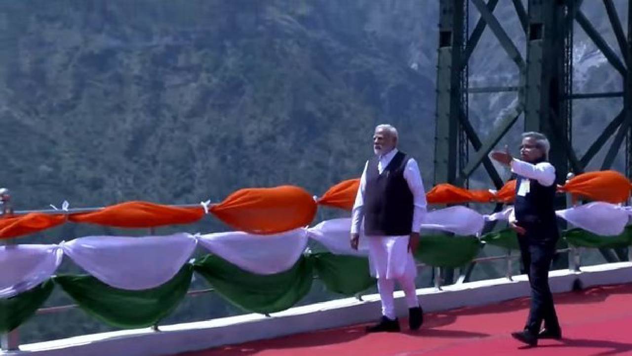 Chenab Rail Bridge: ಐಫೆಲ್ ಟವರ್ಗಿಂತ ಎತ್ತರ, ಭೂಕಂಪಕ್ಕೂ ಜಗ್ಗಲ್ಲ; ಮೋದಿ ಉದ್ಘಾಟಿಸಿದ ಚಿನಾಬ್ ಸೇತುವೆಯ ವೈಶಿಷ್ಟ್ಯ ಹಲವು - Image 2