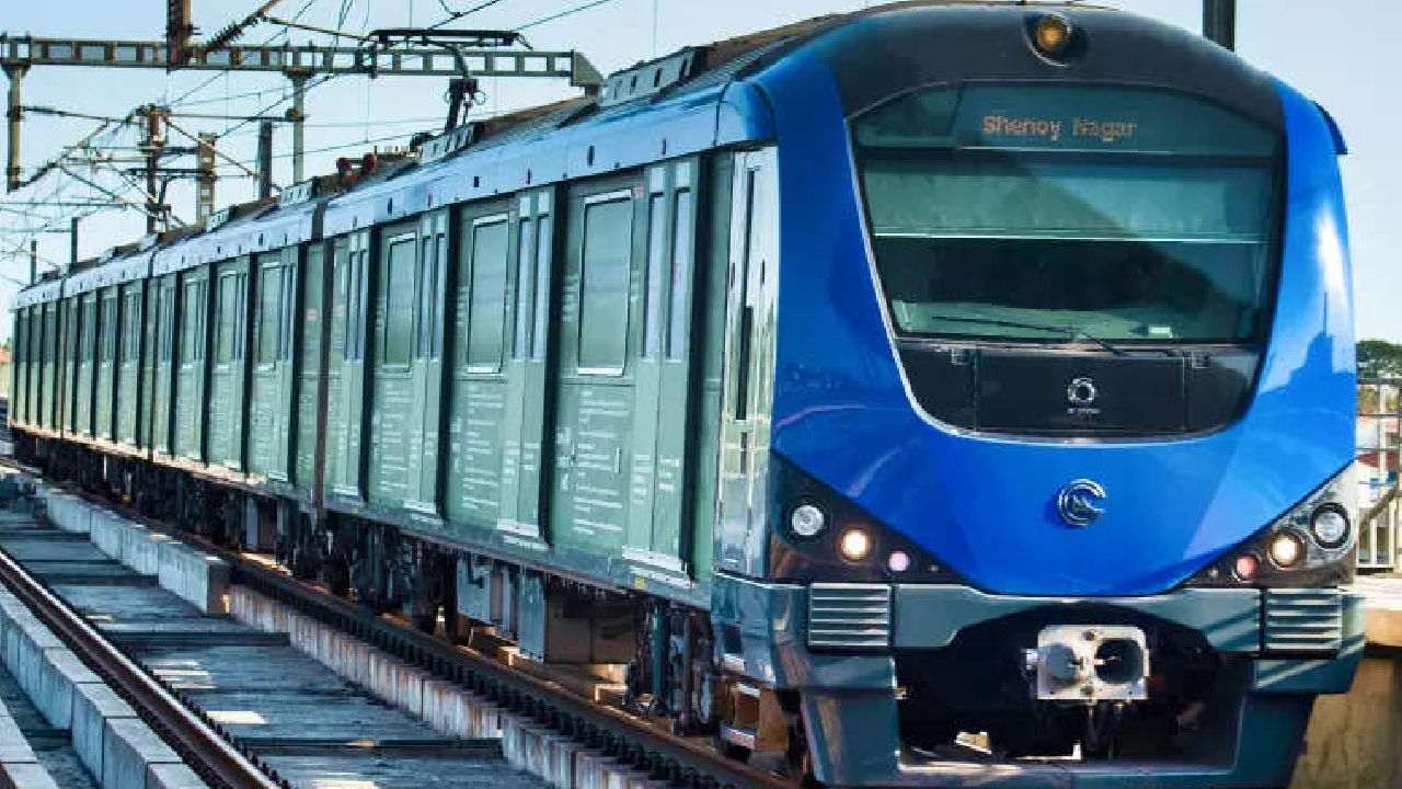 ಸುರಂಗದಲ್ಲಿ ಕೆಟ್ಟು ನಿಂತ ಚೆನ್ನೈ ಮೆಟ್ರೋ ರೈಲು; ಪ್ರಯಾಣಿಕರು  ಸುಸ್ತು