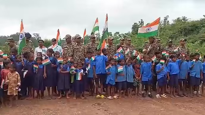 ಛತ್ತೀಸಗಢದ ನಕ್ಸಲ್ ಪೀಡಿತ ಕುಗ್ರಾಮಗಳಲ್ಲಿ ಧ್ವಜಾರೋಹಣ