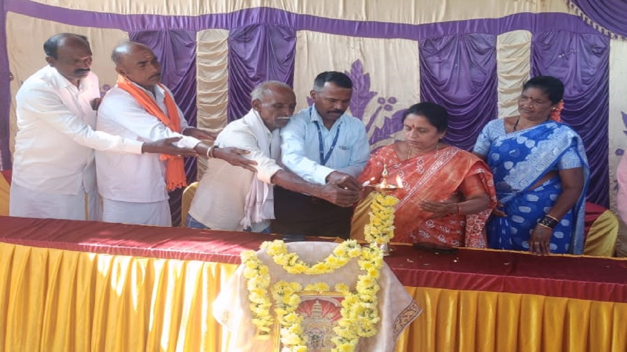 ಕೆರೆ ಹೂಳೆತ್ತುವ ಕಾರ್ಯಕ್ಕೆ ಚಾಲನೆ