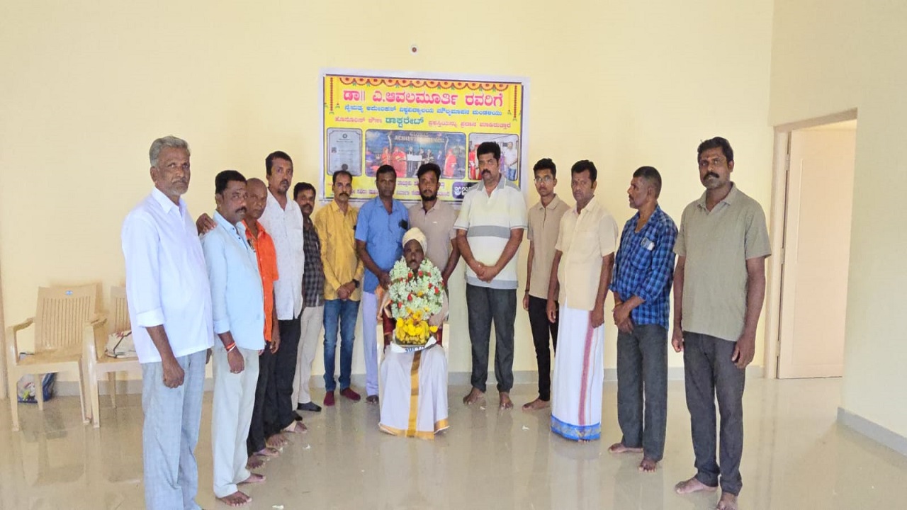 ಸವಿತಾ ಸಮಾಜದ ಆವಲಮೂರ್ತಿ ರವರಿಗೆ ಗೌರವ ಡಾಕ್ಟರೇಟ್ ಪದವಿ