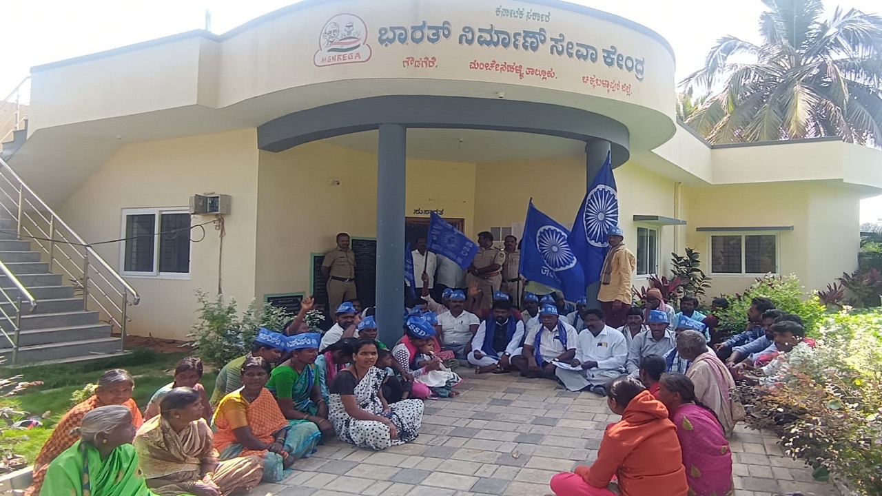 Karnataka HighCourt: ಹೈಕೋರ್ಟ್ ಆದೇಶ ಉಲ್ಲಂಘನೆ ಆರೋಪ : ಗೌಡಗೆರೆ ಪಿಡಿಒ ವಿರುದ್ದ ಎಸ್.ಎಸ್.ಡಿ ಪ್ರತಿಭಟನೆ