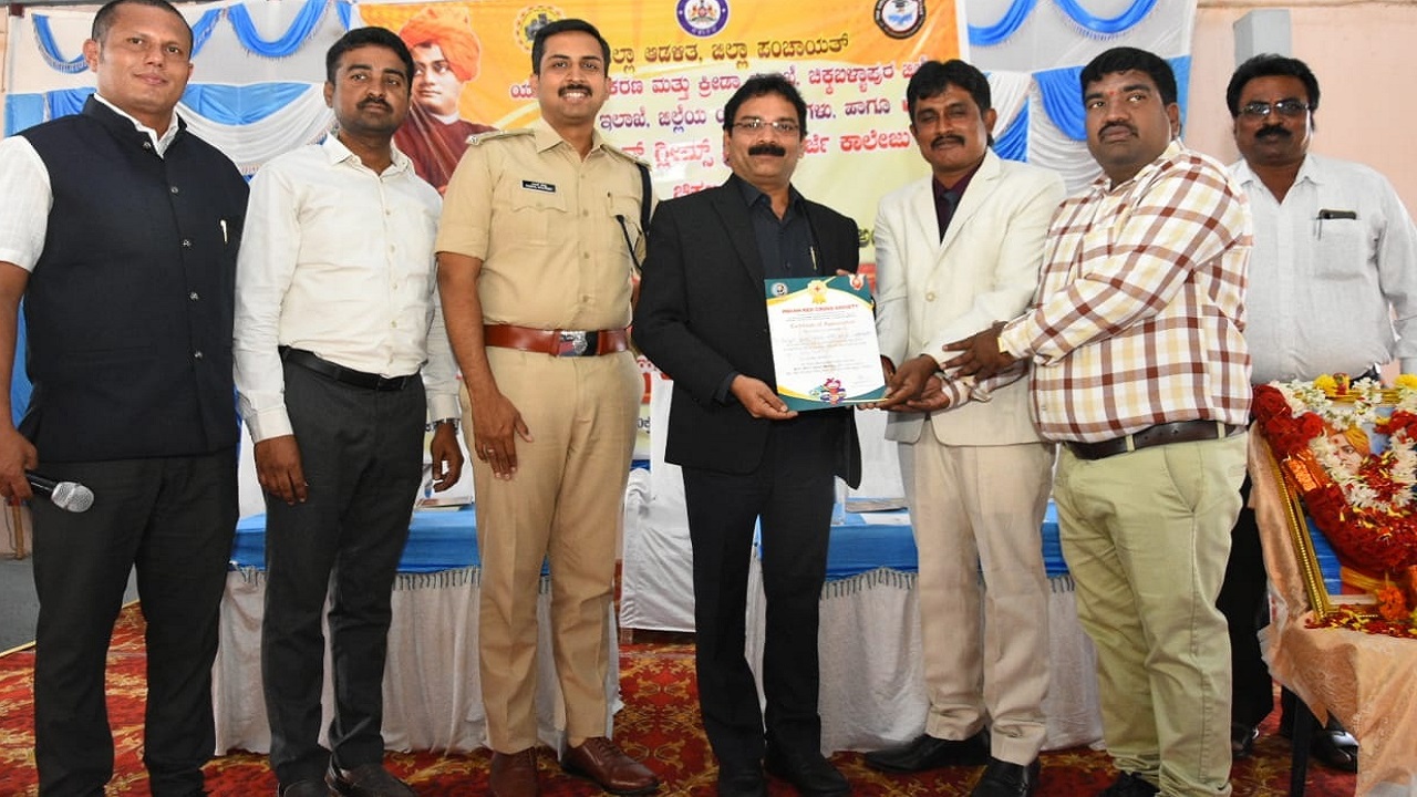 Swamy Vivekanand: ಸ್ವಾಮಿ ವಿವೇಕಾನಂದರ ಆದರ್ಶಗಳನ್ನು ಎಲ್ಲರೂ ಜೀವನದಲ್ಲಿ ಅಳಡಿಸಿಕೊಳ್ಳಬೇಕು: ಜಿಲ್ಲಾಧಿಕಾರಿ ಪಿ.ಎನ್ ರವೀಂದ್ರ