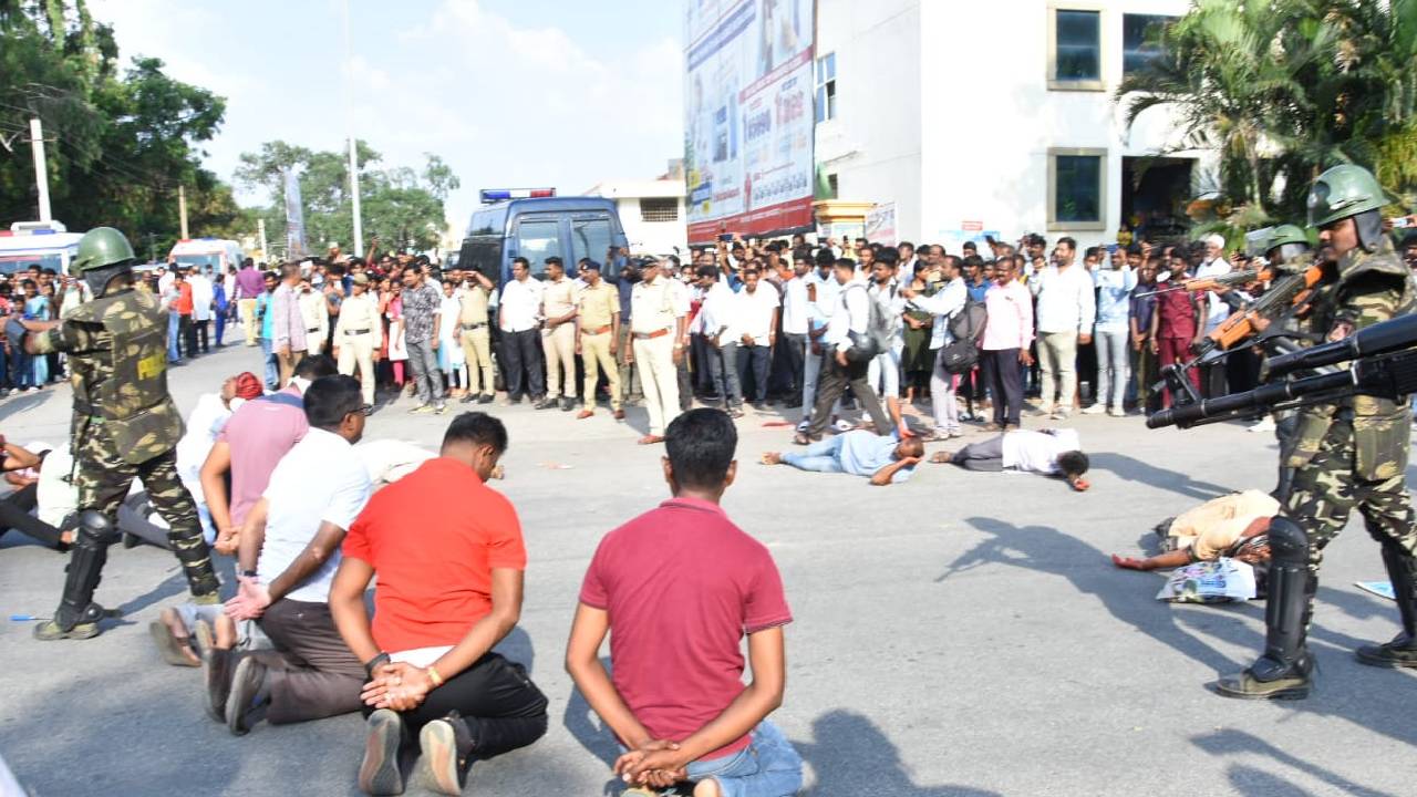 Operation Abhyas: ಚಿಕ್ಕಬಳ್ಳಾಪುರದಲ್ಲಿ 'ಆಪರೇಷನ್ ಅಭ್ಯಾಸ್' ಅಣಕು ಕವಾಯತು; ತುರ್ತು ಪರಿಸ್ಥಿತಿ ಎದುರಿಸುವ ಬಗ್ಗೆ ಜಾಗೃತಿ