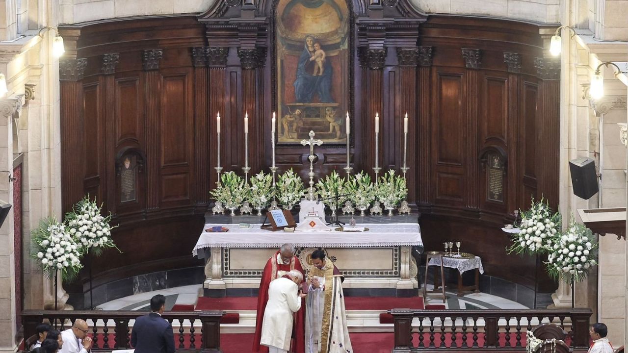 ಚರ್ಚ್‌ಗೆ ತೆರಳಿ ಕ್ರಿಸ್‌ಮಸ್‌ ಆಚರಣೆಯಲ್ಲಿ ಭಾಗಿಯಾದ ಪ್ರಧಾನಿ ನರೇಂದ್ರ ಮೋದಿ; ಸಾಮರಸ್ಯದ ಸಂದೇಶ ರವಾನೆ - Image 5