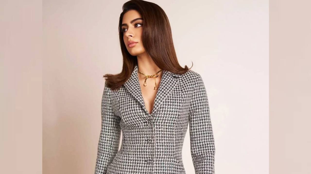 Star Fashion Review 2026: ಟ್ವೀಡ್‌ ಮಿನಿ ಸ್ಕರ್ಟ್‌ನಲ್ಲಿ ಜೆನ್‌ ಜಿ ಫ್ಯಾಷನ್‌ಗೆ ಸೈ ಎಂದ ಖುಷಿ ಕಪೂರ್‌ - Image 3