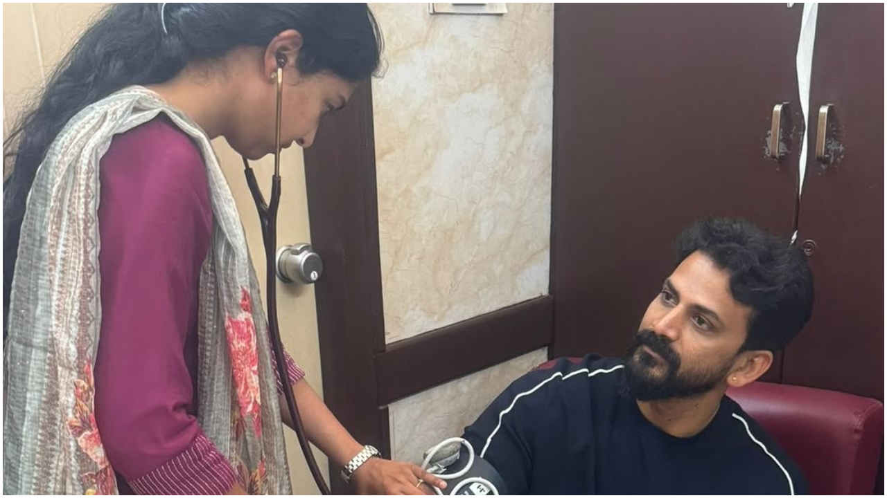 Photos: ಮೊದಲನೇ ಮದುವೆ ವಾರ್ಷಿಕೋತ್ಸವದ ಸಂಭ್ರಮದಲ್ಲಿ ಡಾಲಿ ಧನಂಜಯ ದಂಪತಿ; ಇಲ್ಲಿವೆ ಅಪರೂಪದ ಫೋಟೋಗಳು - Image 2