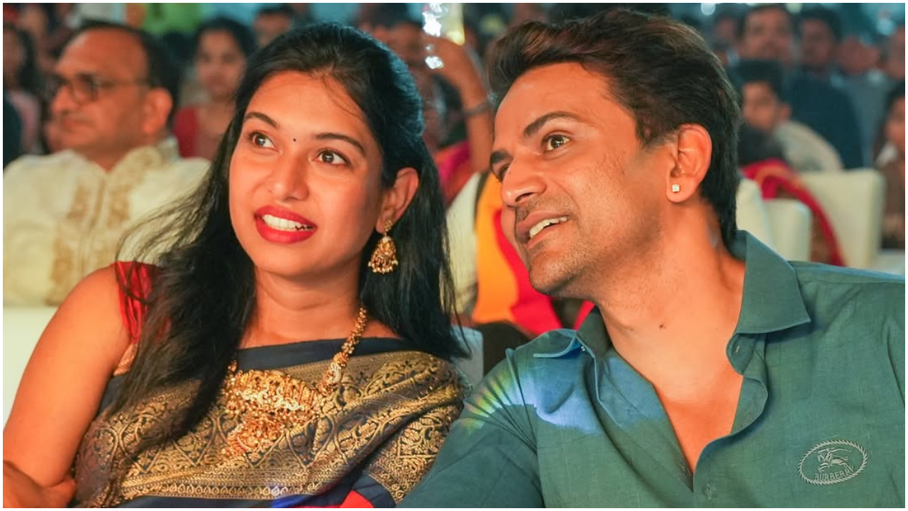 Photos: ಮೊದಲನೇ ಮದುವೆ ವಾರ್ಷಿಕೋತ್ಸವದ ಸಂಭ್ರಮದಲ್ಲಿ ಡಾಲಿ ಧನಂಜಯ ದಂಪತಿ; ಇಲ್ಲಿವೆ ಅಪರೂಪದ ಫೋಟೋಗಳು - Image 6